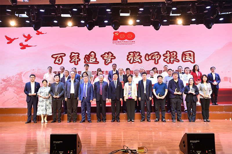  追梦格林赛后炮轰裁判不公被罚款  